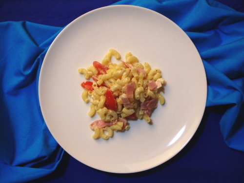 ベーコンとトマトのマカロニサラダ