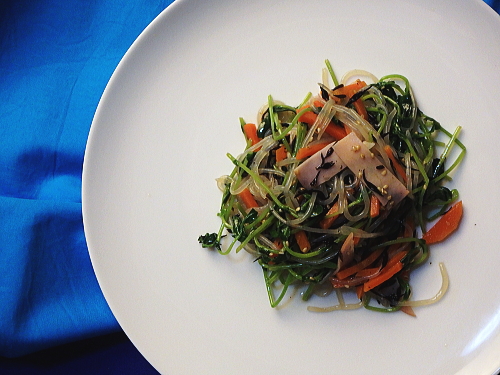 糸こんにゃくと豆苗のサラダ