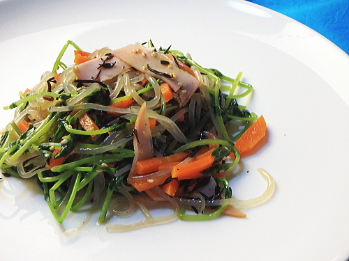 糸こんにゃくと豆苗のサラダ