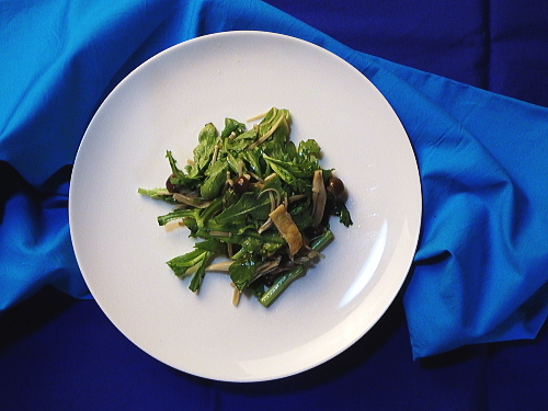 たっぷりキノコと春菊のサラダ