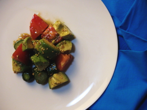 アボガドとトマトときゅうりのサラダ