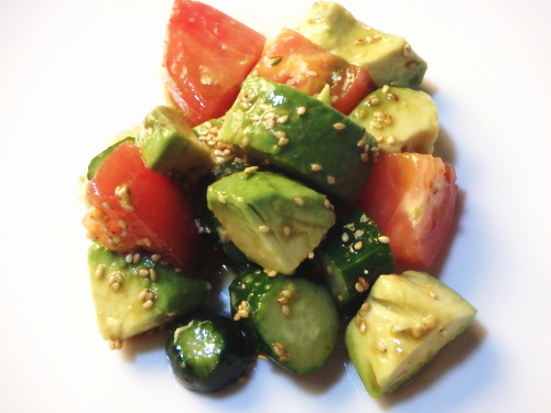 アボガドとトマトときゅうりのサラダ