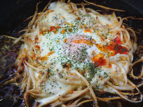 120.フライパンひとつで！もやしのピリ辛巣籠もり卵