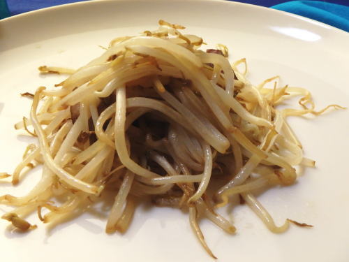 138.にんにく醤油がおいしい　モヤシのベーコン炒め