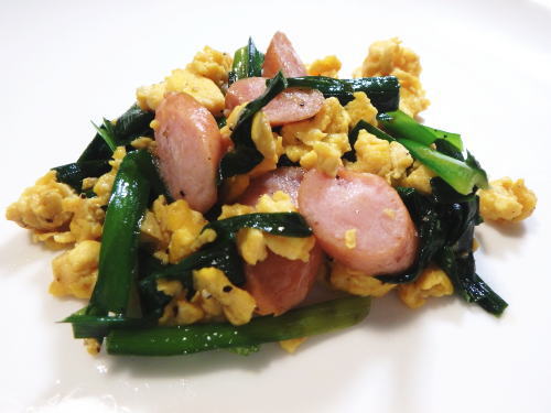 251.ソーセージ入りニラ玉