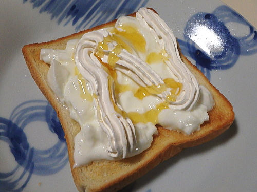 �n�j�[���[�O���g�E�z�C�b�v�g�[�X�g