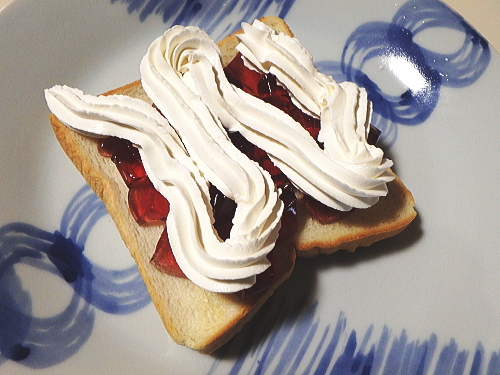 �R���j���N�E�z�C�b�v�g�[�X�g