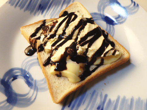 愛すトースト。プリンチョコソース