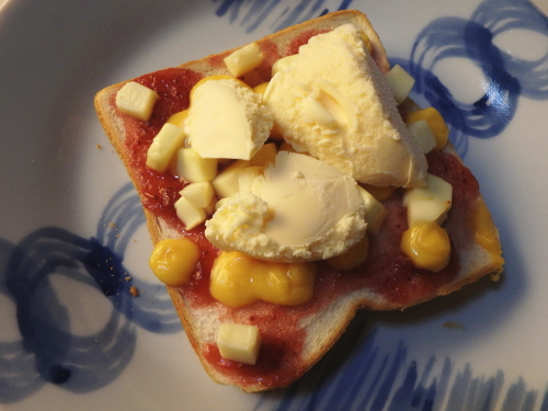 224.３種のチーズトースト。愛すいちご