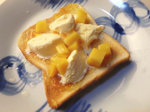 267.千疋屋マンゴー・愛すトースト