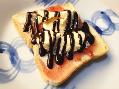 330.愛すトースト。いちごチョコ