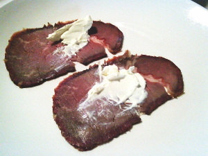 44.ローストビーフのクリームチーズ巻き(No.1583)