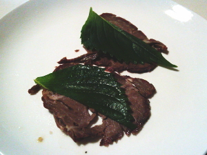 76.ローストビーフの大葉とクリームチーズ巻き(No.1673)