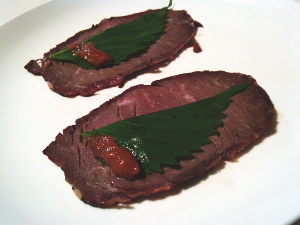 81.ローストビーフの梅と大葉巻き（No.1681）