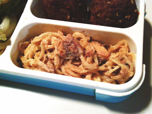 1695.鶏むね肉の天ぷらと肉だんご弁当