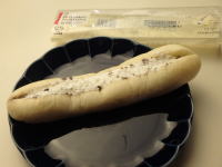 41.ローソン 白いふわふわパン ホイップ&チョコクリーム