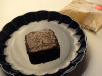 51.セブン カカオニブとジャンドゥーヤのブラウニー