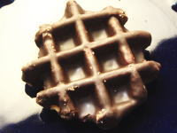 63.マネケン ベルギーワッフル チョコレート