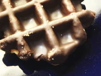 63.マネケン ベルギーワッフル チョコレート