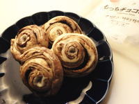 84.セブン もっちチョコロール