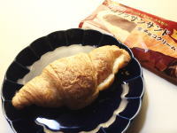85.フジパン クロワッサンサンド 生チョコクリーム
