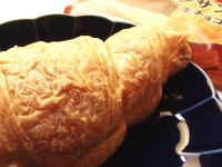 85.フジパン クロワッサンサンド 生チョコクリーム