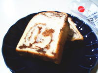 216.セブン しっとり生地のチョコ食パン