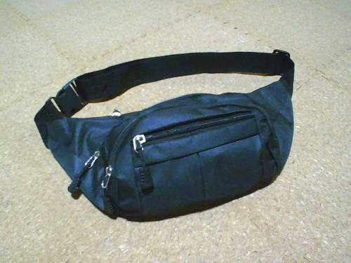 １６）300円黒のウエストポーチ