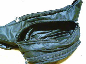 １６）300円黒のウエストポーチ