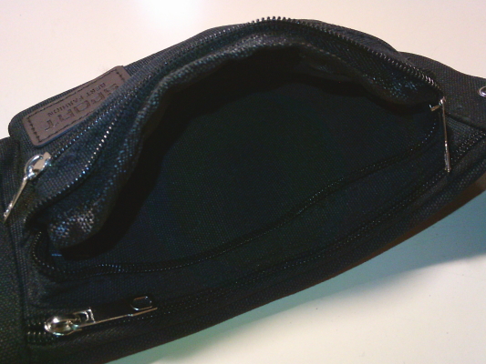 ２６）395円黒のウエストポーチ３