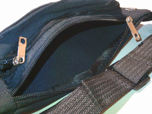 ２６）395円黒のウエストポーチ３