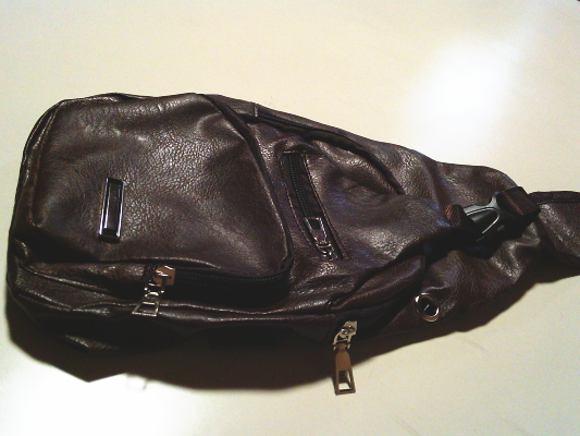 ３１）300円ボディバッグ