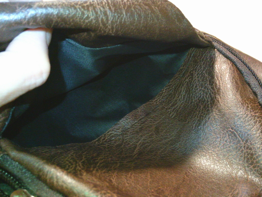 ３１）300円ボディバッグ