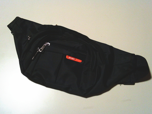 ３５）282円黒のウエストポーチ４