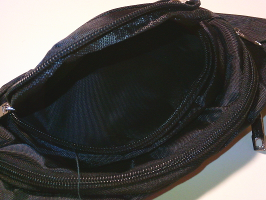 ３５）282円黒のウエストポーチ４