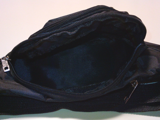 ３５）282円黒のウエストポーチ４