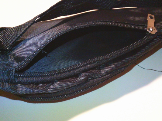 ３５）282円黒のウエストポーチ４