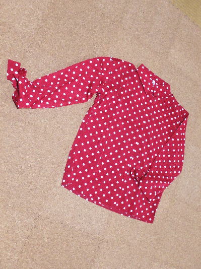 ２８）600円ドッドブラウス赤２