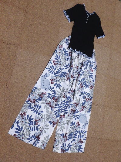 399円花柄パンツ