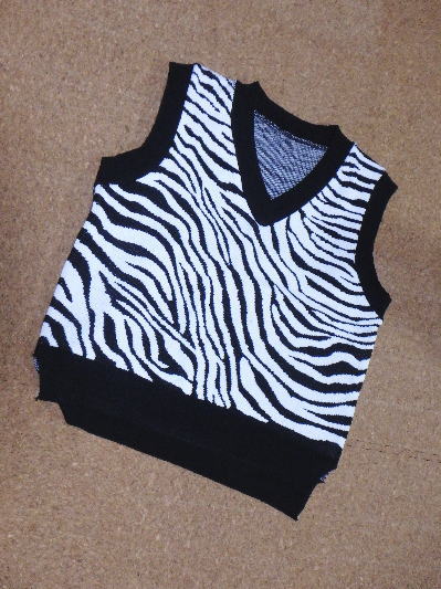 32)417円ゼブラ柄ニットベスト2