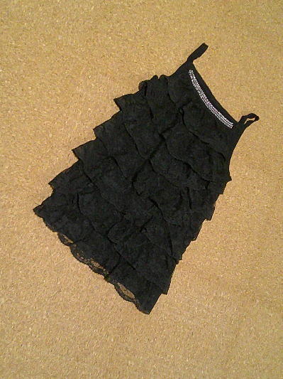 40)888円フリルのキャミソール黒2