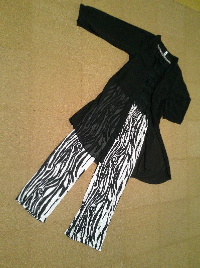 40)888円フリルのキャミソール黒2