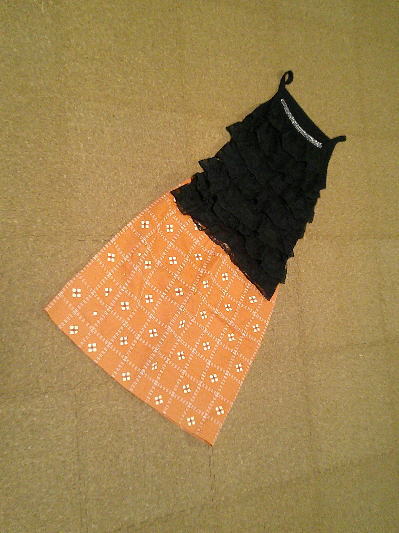 40)888円フリルのキャミソール黒2