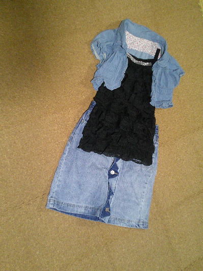 40)888円フリルのキャミソール黒2