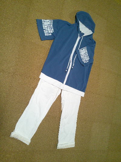 ４２）482円半ソデパーカー青