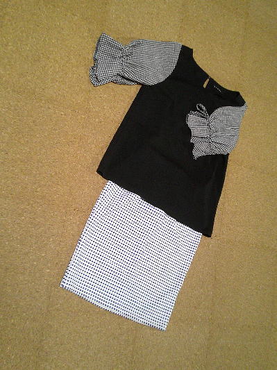 ４３）500円白チェックのタイトスカート夏