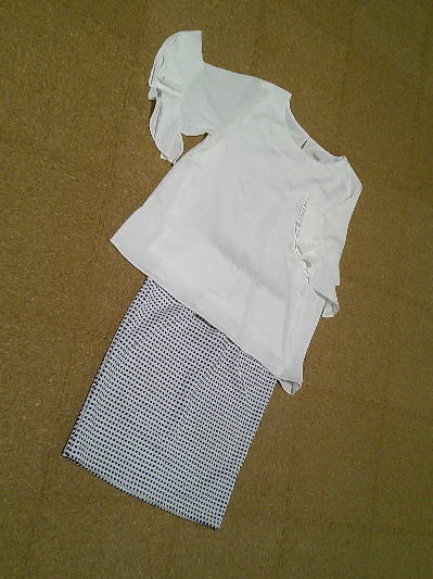 ４３）500円白チェックのタイトスカート夏