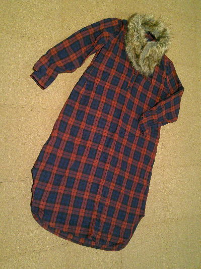 ５４）626円チェックのロングワンピ