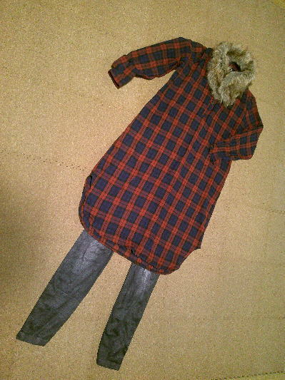 ５４）626円チェックのロングワンピ