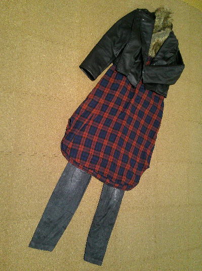 ５４）626円チェックのロングワンピ